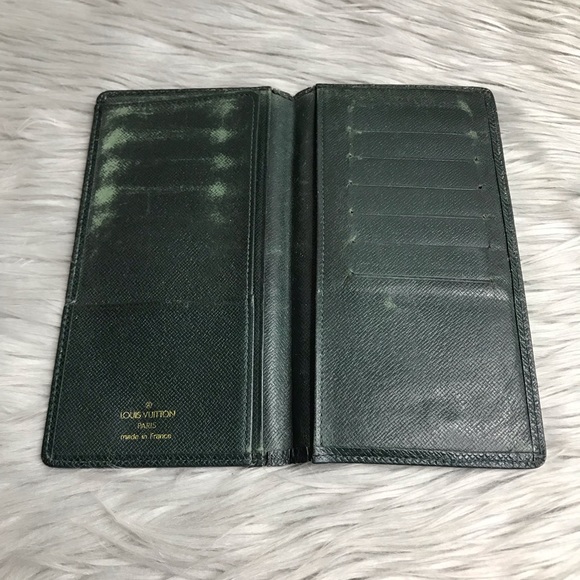 AUTH Louis Vuitton Taiga Green Checkbook Wallet - Picture 6 of 8